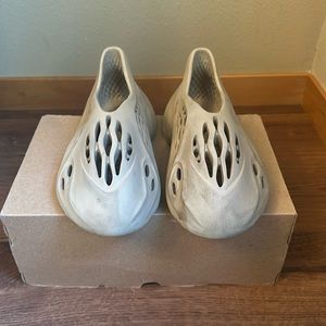 Yeezy FoamRunners - Sz 6Y - Box Included